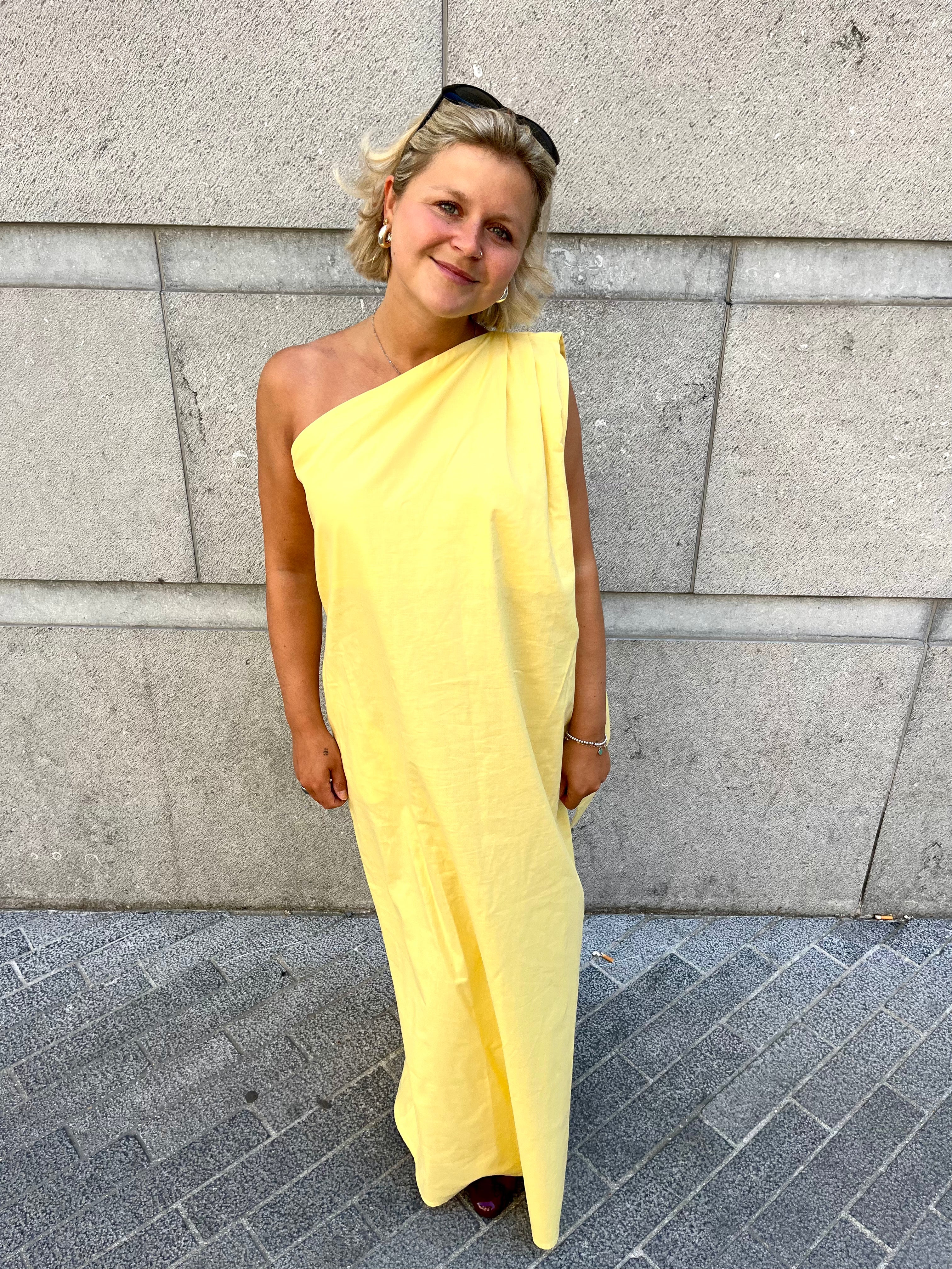 OFF-THE-SHOULDER DRESS BUTTER YELLOW