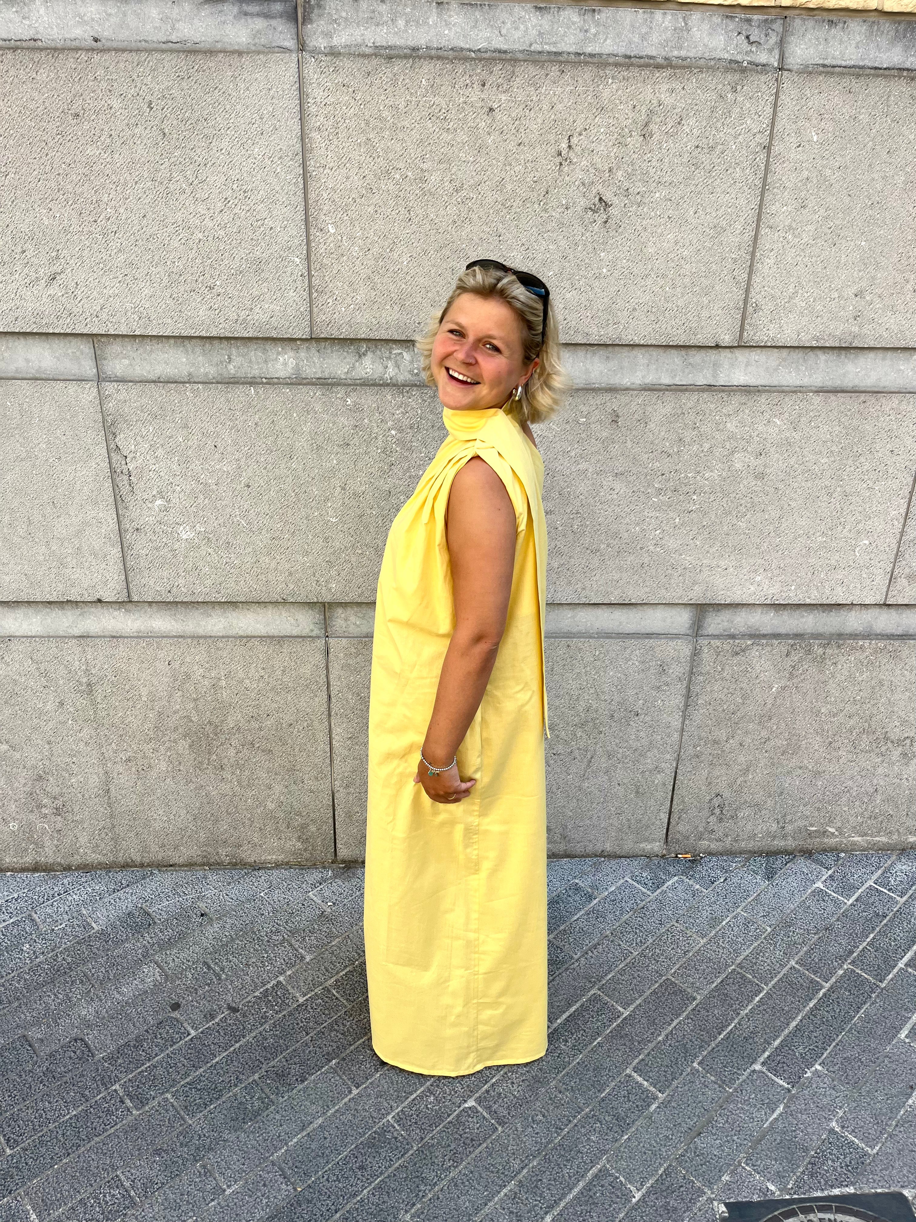 OFF-THE-SHOULDER DRESS BUTTER YELLOW