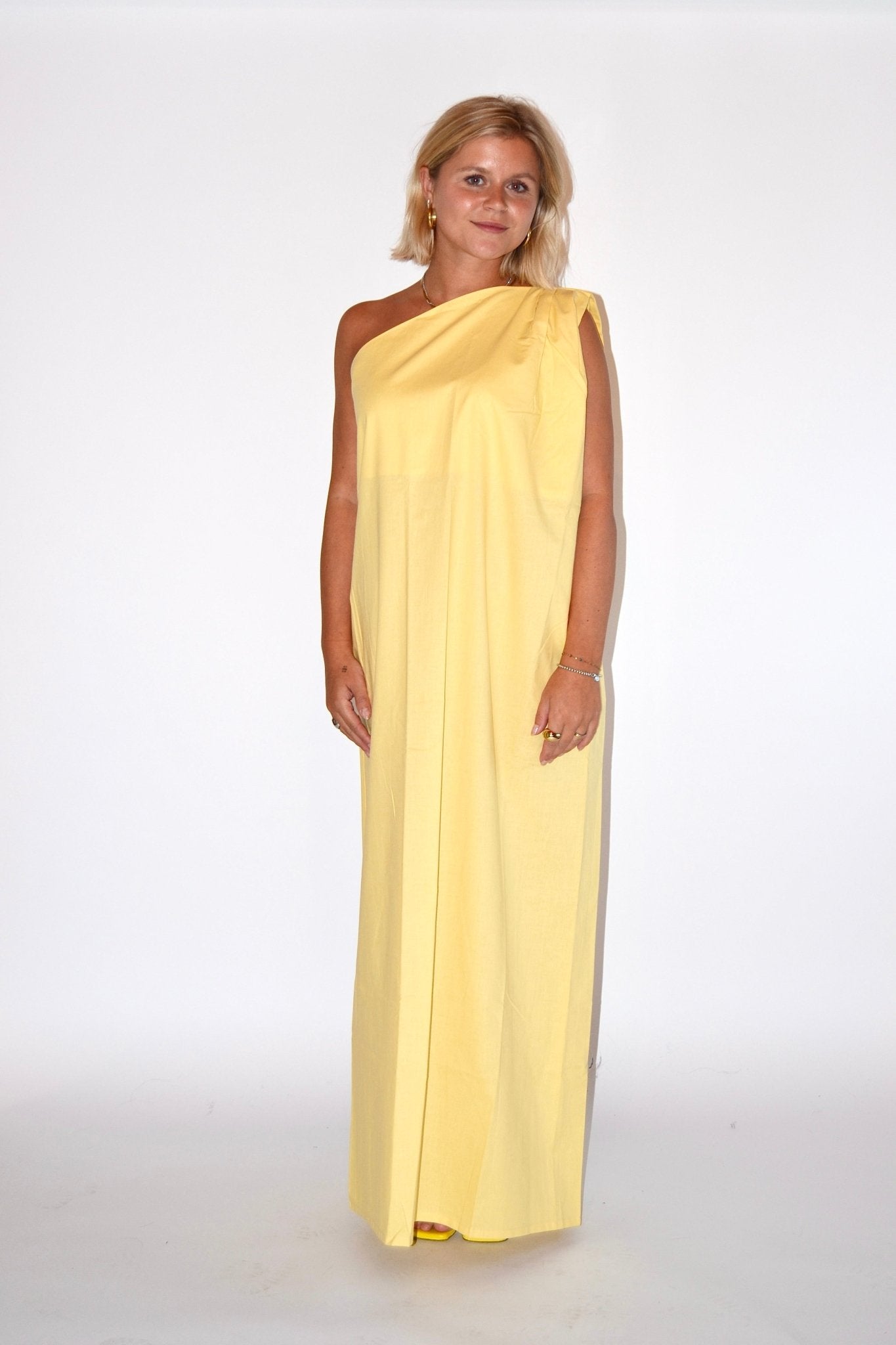 OFF - THE - SHOULDER DRESS BUTTER YELLOW - WHERE'ELS
